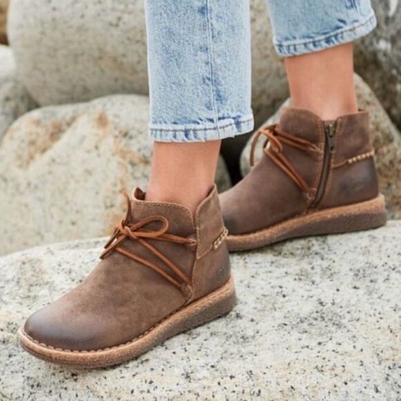 Born Calyn Rustic Distressed Brown Suede Ankle Boots Booties Comfort Womens 11 - Picture 2 of 12